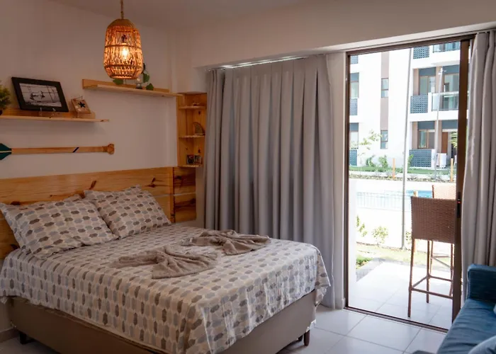 Resort em - Flat Térreo Frente Piscinas- Muro Alto-B18